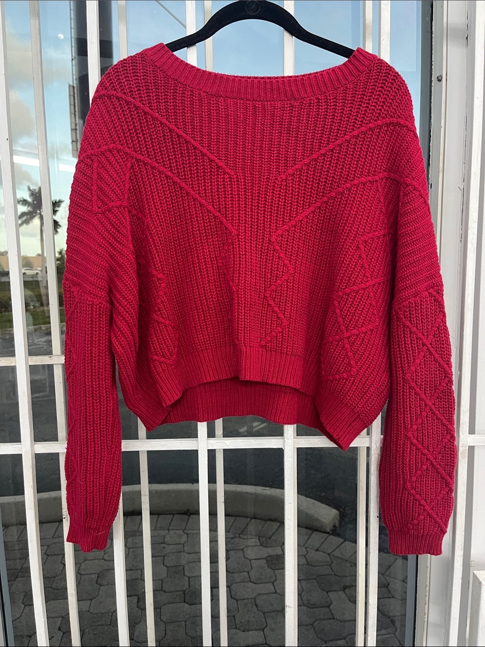 Cropped Textured Knit Sweater - Red